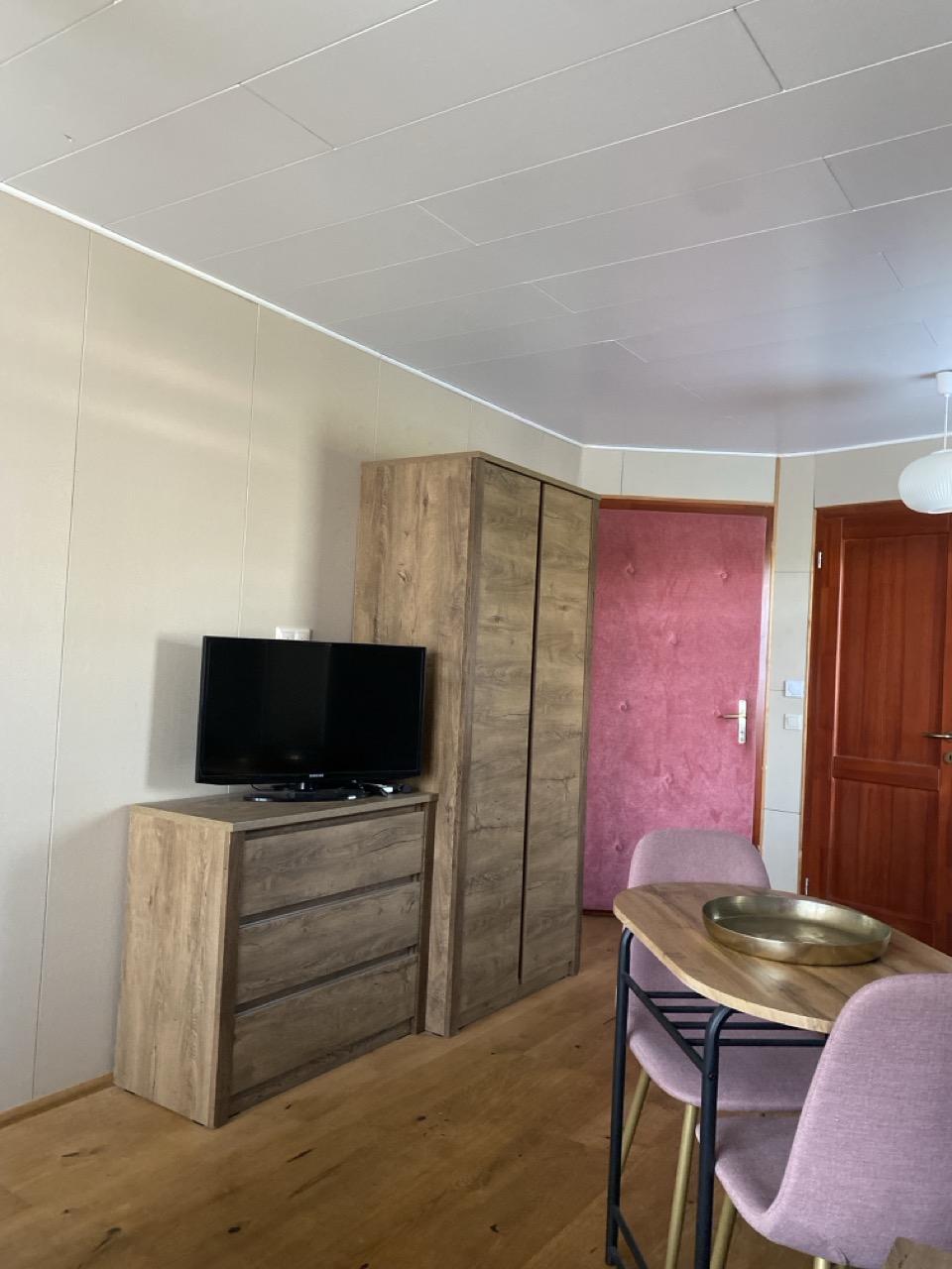Apartman televízióval